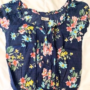 Like new Hollister Betty’s small navy floral blouse top